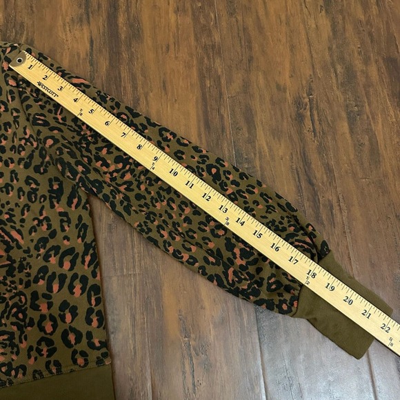 MADEWELL Banded Sweatshirt in Multicolor Jungle Cat Print Leopard - Picture 12 of 12